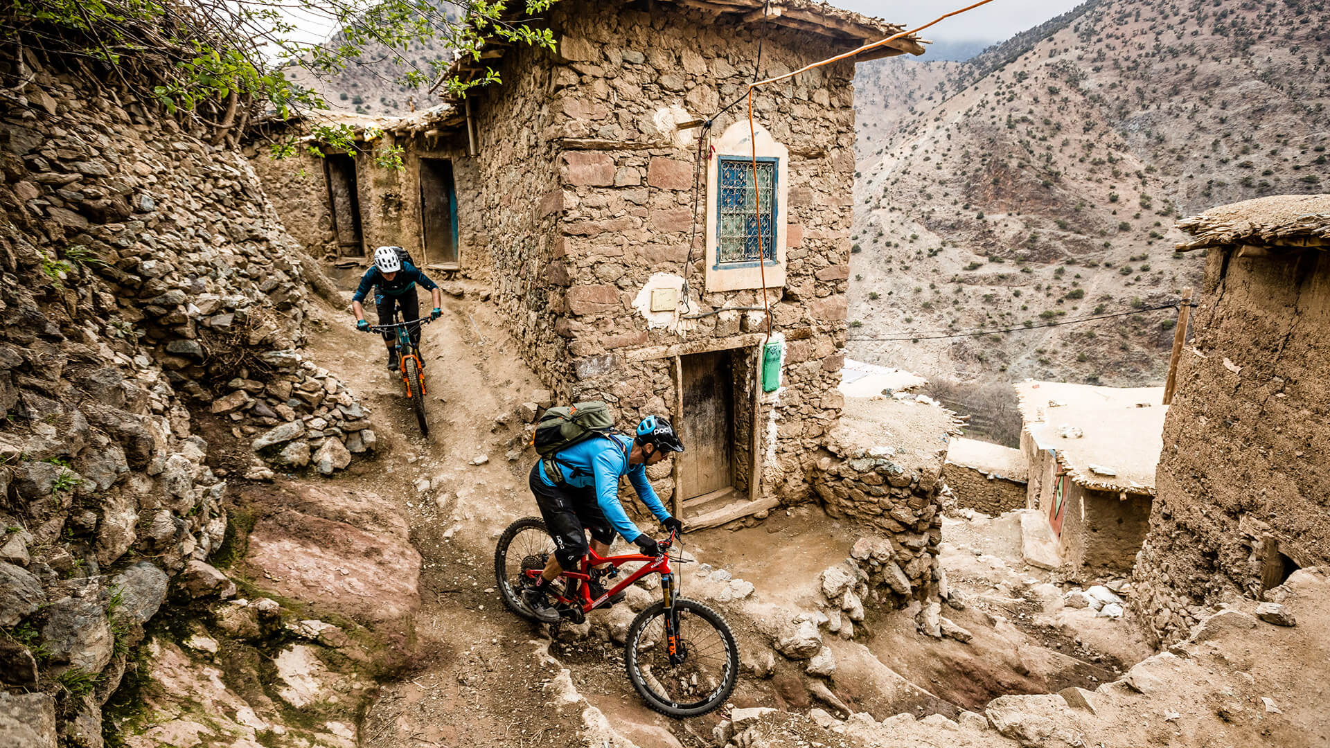 Ciclismo de montaña en las montañas de Atlas, aventura al aire libre