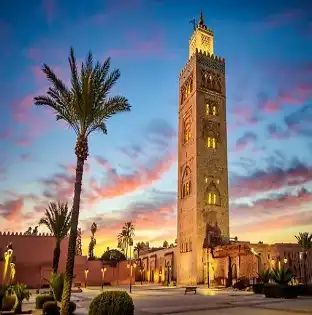 Turistas disfrutando de experiencias únicas en Marruecos